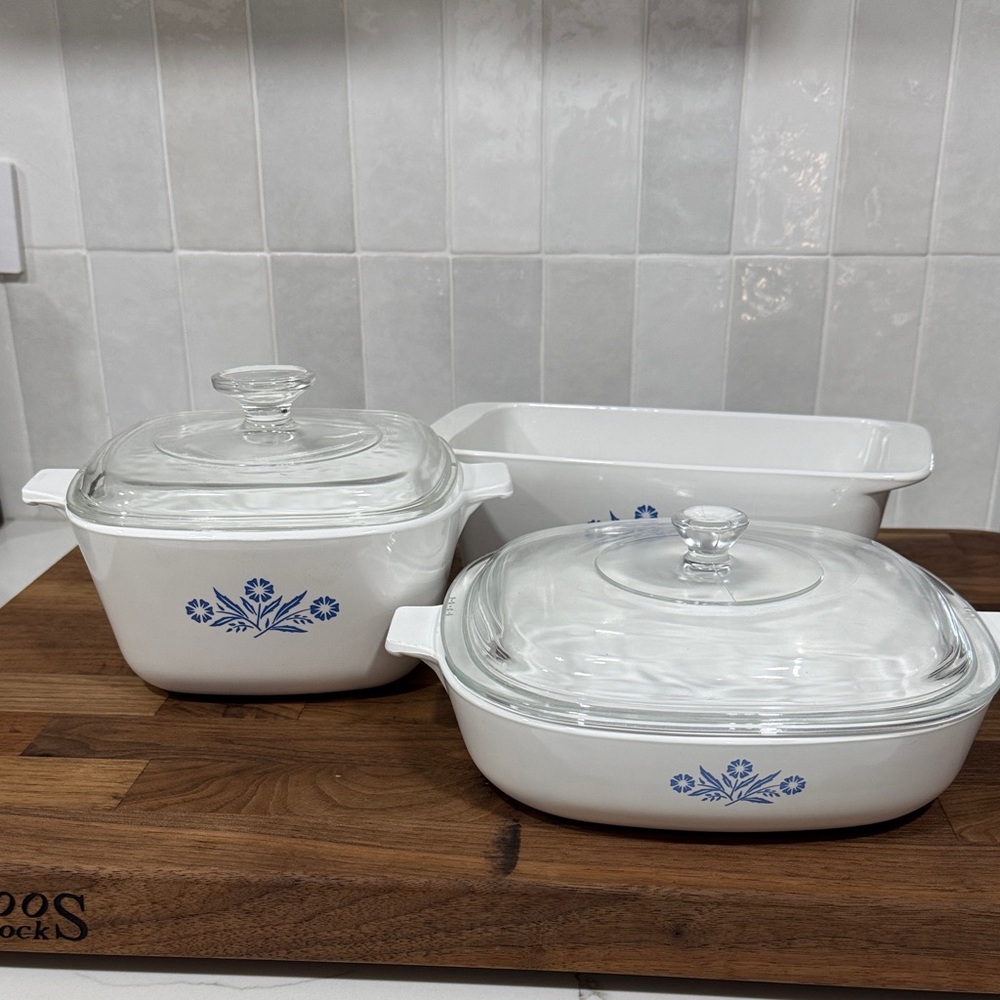 2 Vintage Corning Ware Casserole Dishes w/ Lids & 1 Baking Dish